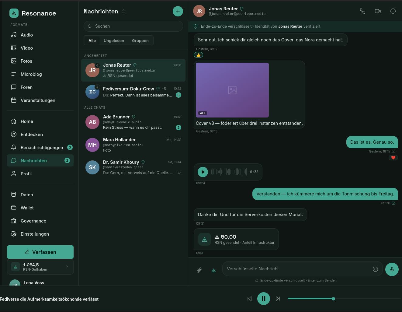 Messenger mit Chatliste, verschlüsseltem Einzelchat, Sprachnachricht und Anhang.